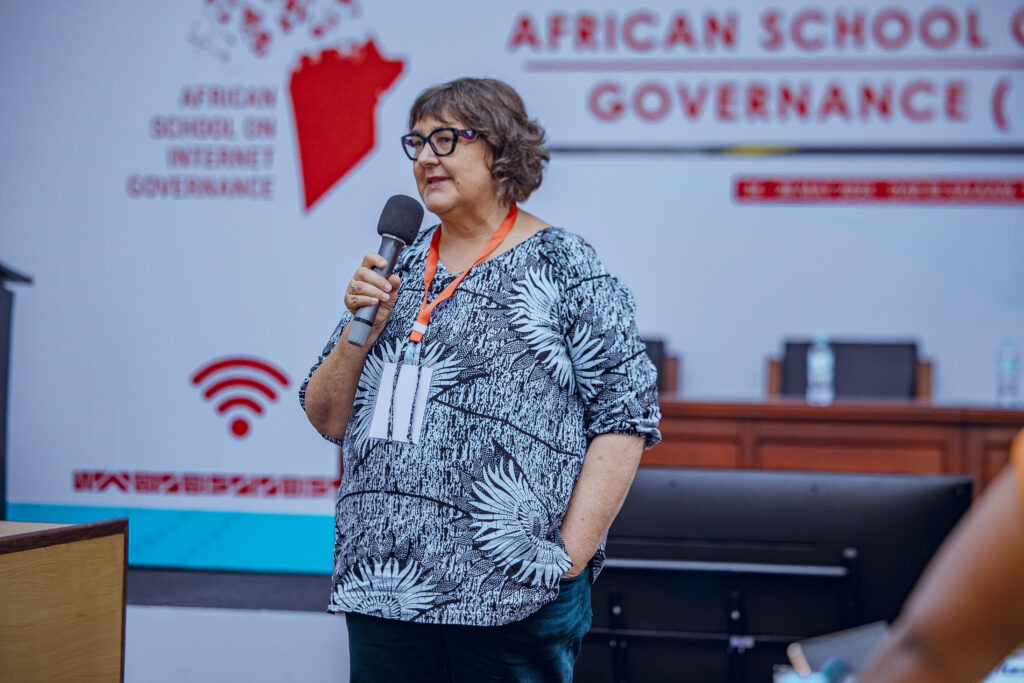 APC's Anriette Esterhuysen giving a presentation at AfriSIG 2025. Photo courtesy of Hugo Domingo.